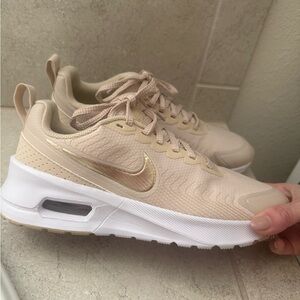 Nike sneakers women’s